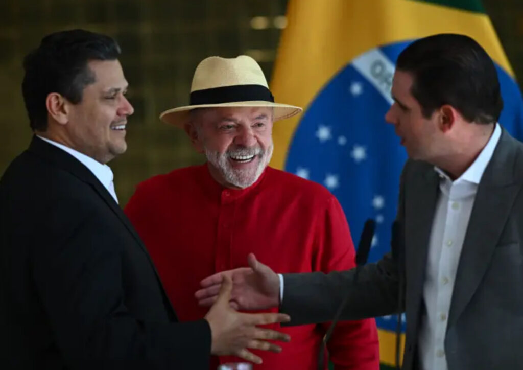Davi Alcolumbre, Presidente Lula e Hugo Motta selam acordo para votação da PEC que acaba com escala 6x1