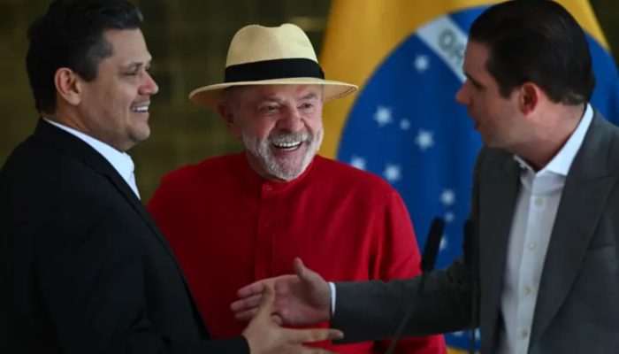 Davi Alcolumbre, Presidente Lula e Hugo Motta selam acordo para votação da PEC que acaba com escala 6x1